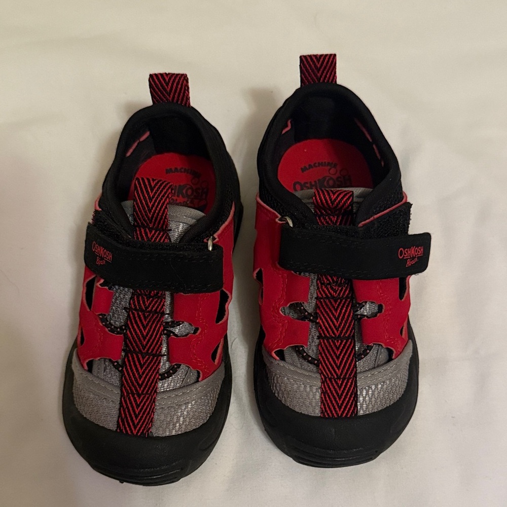 OshKosh B'gosh Kids Red and Gray closed toe Sandals size 7